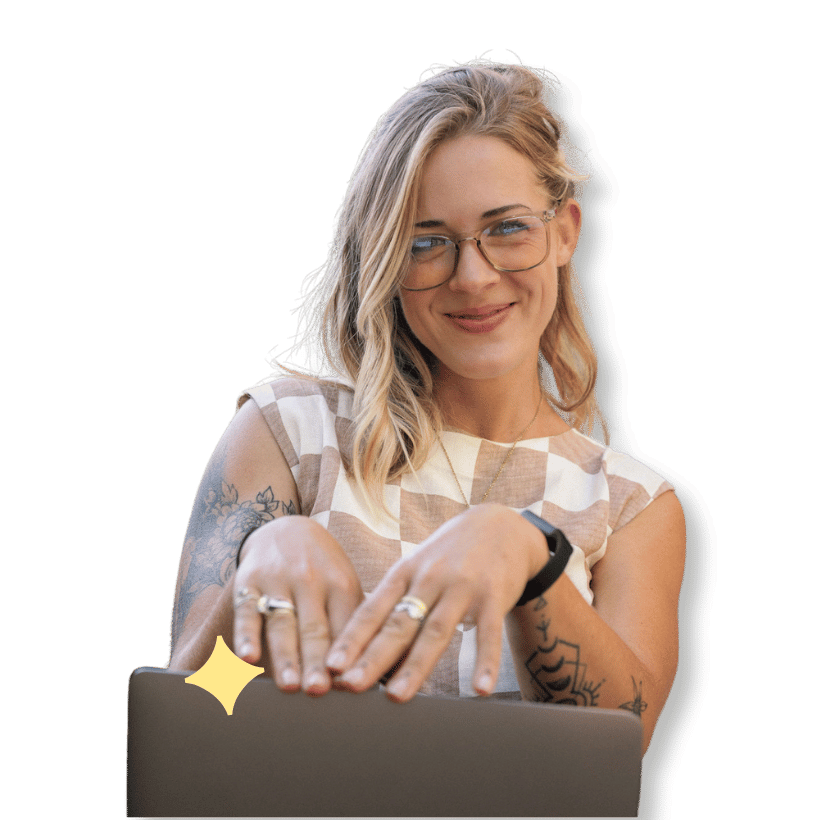 Alise Skiba smiling with her hands resting on her laptop, with a gold sparkle